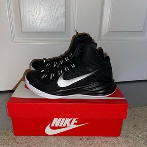 Nike basketball shoe